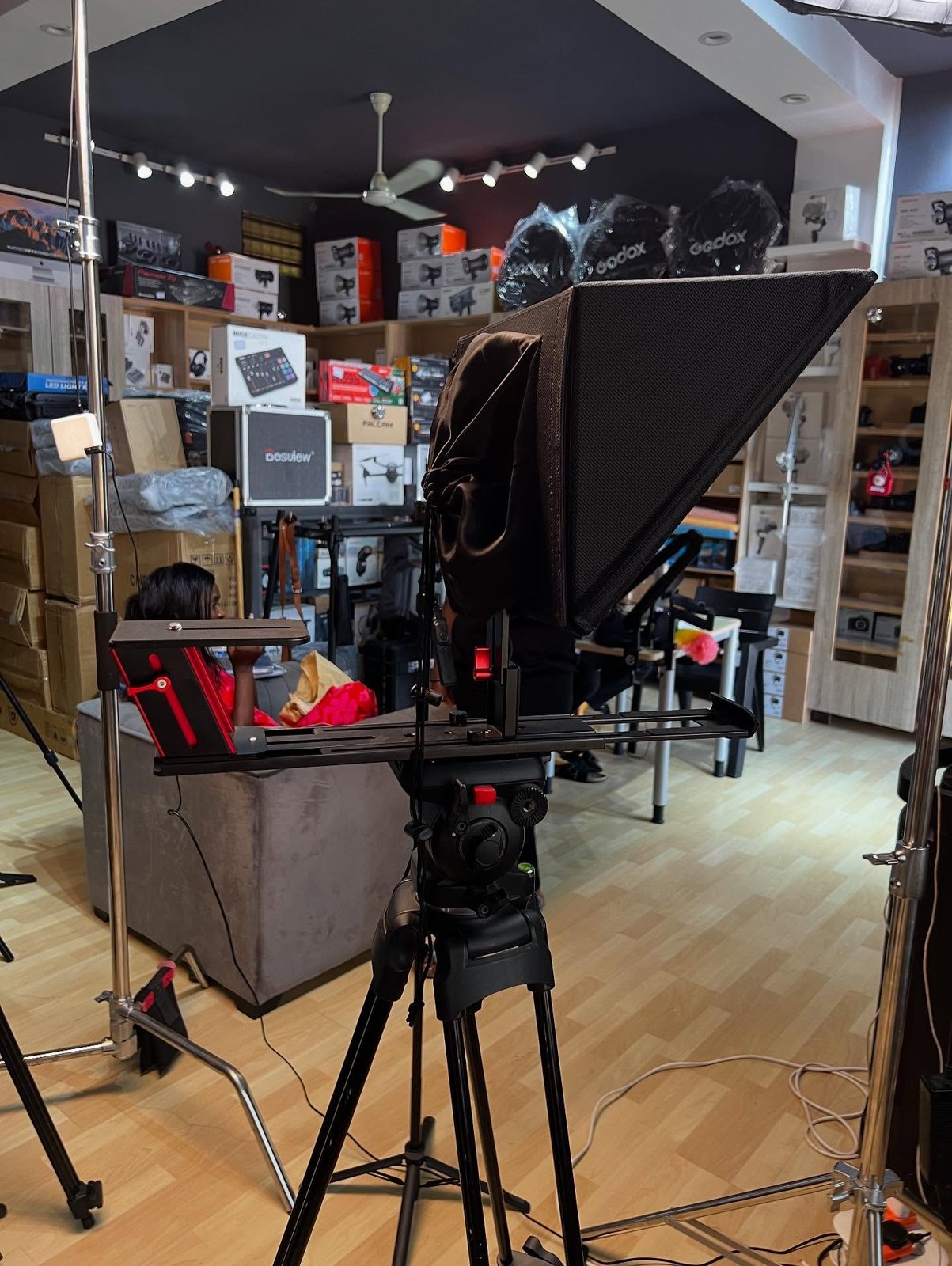 L'intérieur de la boutique — espace démonstration et tournage
